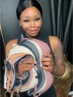 I see that bra strap turning black 😒 #bra #pushupbra #tiktokshopblackfriday #tiktokshopcybermonday 