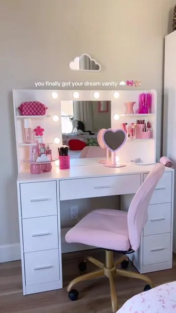 such a beautiful christmas gift ❄️🩷 #vanity #vanitymirror #vanitydesk #makeupvanity #vanitysetup #vanityroom #vanitymakeup #giftideasforher 