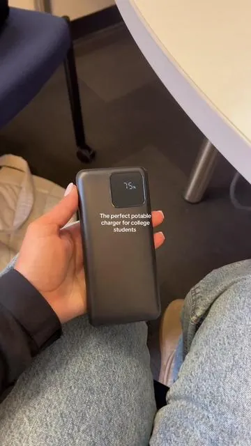 Sometimes the outlets at my university are to small for my MacBook charger to fit! So this portable charger is super convenient 🎧💻 #portablecharger #collegemusthaves #collegeessentials #collegehacks #collegesupplies #onthegocharger #tiktokshopfinds #foryoupage 