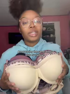 Imma hold your hand when I say this... That bra strap is turning green!! Time to change bras 🤷🏽‍♀️ #bra #tiktokshopblackfriday #tiktokshopfinds #tiktokshop 