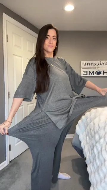 stretch test, passed with flying colors! Annnnnd they’re on sale rn! #loungewear #comfortable #matchingsets #wfh #outfits #sale 