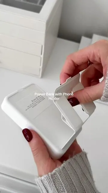 #powerbank #portablecharger #phoneholder #giftguide #TikTokShopCreatorPicks #tiktokshopfinds #MadeMYear 
