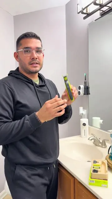 Philips Norelco OneBlade 360 Cara + Cuerpo - Afeitadora eléctrica híbrida para hombres y recortadora de barba, peine 5 en 1 y vello corporal Kit de recortadora, #shaver #shaver #afeitadora #rasuradora #beard #beards #beardshave #tiktokshophollydayhaul #giftguide #mademyyear #TikTokShopCreatorPicks  