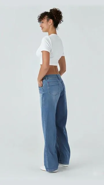 Unleash your style with Casual jeans—buttons, pockets, and a wide-leg fit that gives you all the freedom! 😎 Ready to rock the perfect look?#tiktokshop #halara #halaraeveryday #newyearaura #tiktokshopfinds #halarafashion #ootdstyle #jeans #casualjeans