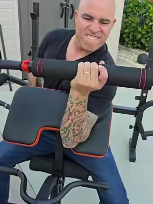 Bench para hacer ejercicio de pecho biceps y algo de piernas #benchpress #ejercicios #musculos #pesas #pesasfitness 