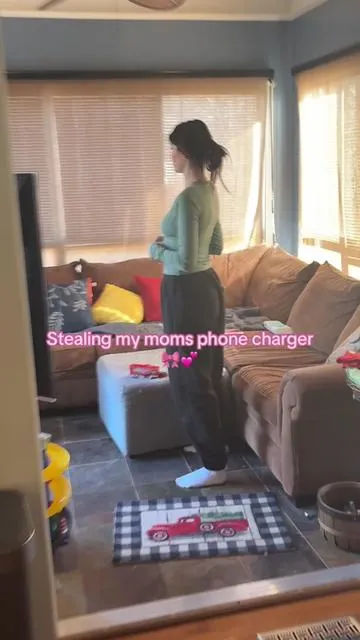 It’s a 4-1 lightening charger! And it’s PINK 🎀 #4in1charger #charger #chargers #phonecharger #phonecharging #moms #MomsofTikTok #teensbelike #girlmom 
