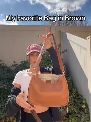 I love this everyday bag so much I had to get it in this pretty brown color! I love that you can wear it crossbody style or as a shoulder bag. #crossbodybag #shoulderbag #everdaybag #purse #womensfashion @HKCLUF US 