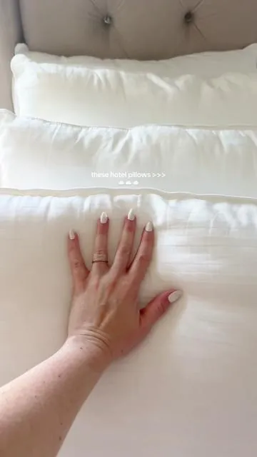 these hotel pillows are a dream☁️✨ on sale + FREE shipping today 🤯🤩🙌🏻 #hotelpillows #pillows #pillow #bedding #bedroommusthaves #homemusthaves 