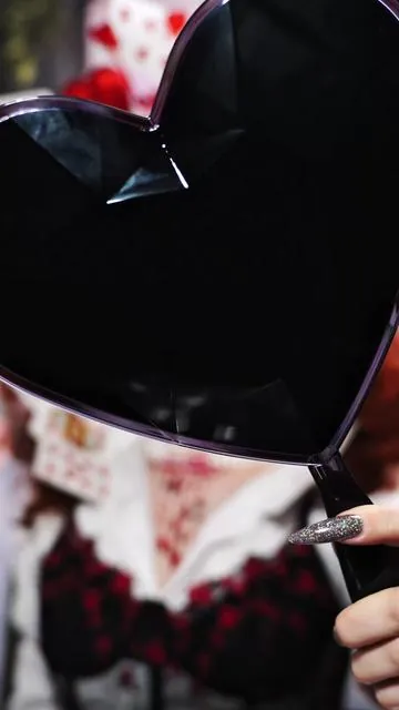 The Queen of Hearts has arrived 👑🖤💋⁠ ⁠ Products Used ⤵️⁠ Crystal Heart Hand Mirror ‘Black’⁠ Velour Liquid Lipstick ‘Redrum’⁠ BeachProof Eyeliner ‘Gothic Beach’⁠ Mini Star Ranch Palette*⁠ Liquid Star Shadow ‘Jeffree’s Diamonds’⁠ BeachProof Mascara⁠ Magic Candy™ Liquid Blush ‘Cherry Slut’⁠ ⁠ 📹 @muavlada ⁠ ⁠ #jeffreestarcosmetics #jeffreestar #valentinesmakeup #valentinesday #makeuptutorial #queenofhearts ⁠ ⁠ *certain pigments not safe for eye use 