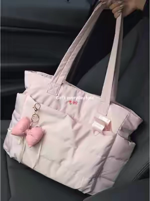 My everyday tote and makeup bag🎀#bagsmart #organize #easter #weekendtrip #workbag #worktote #totebag #makeupbag #bags 