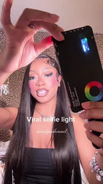 And the selfie light changes colors TOO??? My studio lights don’t even do this 🤭 Clip on selfie light, selfie  light, selfie light for phone,  selfie light for content,  content creator tips, how  to create better quality  content  #selfielight #phonelight #portablelight #contentcreator #contentcreatortips #creatormusthaves 