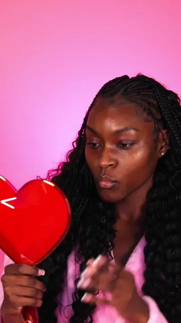 #TikTokLive Masterclass MUA @thekamua ALWAYS brings the SPARKLE ✨️ Who’s going to recreate this Pink Glitter Fantasy makeup look? 🌟🩷👀 ⁠ ⁠ Products Used ⤵️⁠ Red Crystal Heart Hand Mirror⁠ Lollipop Killer Artistry Palette*⁠ Liquid Star Shadow ‘Prom Night’⁠ BeachProof Mascara⁠ Wyoming Winter Restorative Crème Moisturizer ⁠ Lip Oil ‘Pink Aura’⁠ Magic Candy™ Color Corrector ‘Orange’ ⁠ Magic Candy™ Liquid Blush ‘Cherry Slut’ ‘Watermelon Latex’⁠ Magic Star™ Setting Powder ⁠’Honey’ ⁠ Velour Liquid Lipstick “Misery’ ‘Diva Forever’ ⁠ The Gloss ‘Crystal Kiss’⁠ ⁠ MUA @thekamua⁠ Model @queennaf_⁠ Video @jacqueline.j⁠ ⁠ #jeffreestarcosmetics #jeffreestar #tiktoklive #makeupmasterclass⁠ #makeuptutorial ⁠#lollipopkiller #beautykiller ⁠ *certain pigments not safe for eye use⁠ 