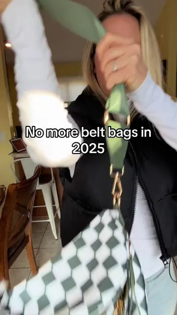 It’s all about the bum bag in 2025! I can’t stand when I can’t even zip my belt bag when I put my wallet, phone, and keys in there. That’s not working for me. This bum bag fits so much in there but it still a great size and soooo cute! #bumbag #purse #pursetok #beltbag 