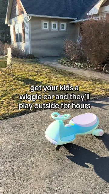 safe to say my kids will be riding this any chance they get 😍 #wigglecar #electriccar #eastergifts #summertoys #noscreentime #playoutside #giftsforkids #kidscar 