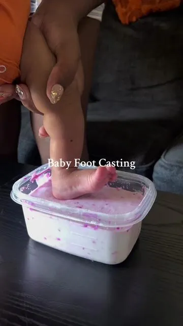 The best keepsake ever 🤍 #fyp #keepsake #babykeepsake #newbornkeepsake #babyfootcasting #castingkit #sahm #sahmlife #minivlog 