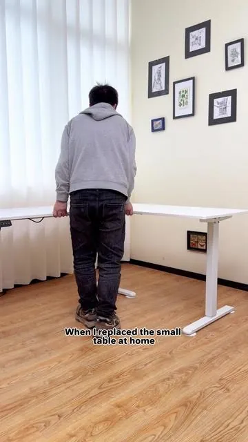 # moveinday # homeessentials # internationalwomensday Transform your workspace in SECONDS with this SMART Electric Standing Desk! 🖥️⚡