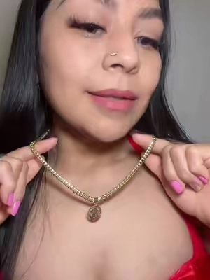 Hermosa Cadena Oro 14k hay en todas las iniciales  #cadenaoro14 #oro #kissyanjewelry #kissyanjewelry @KissYanOfficial  #tiktokshop #moda #estilo #initials #goldinitialnecklace 