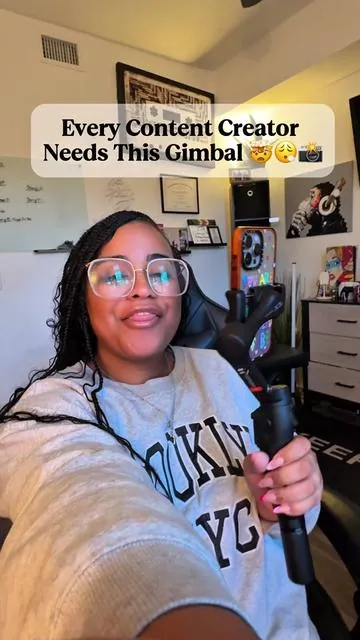The ai tracking feature will always be my fav! Sharing more features about this gimbal that I absolutely love! #AE #contentcreator #creatortools #iphonegimbal #gimbal #gimbalstabilizer 