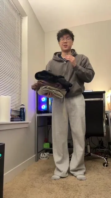 These sweatpants are so nice  #sweatpants #sweats #baggysweats #baggysweatpants #greysweatspants #tiktokshop #tiktokmademebuyit 