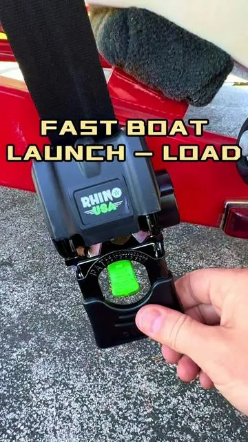 Rhino USA retractable transom traps make launching and loading your boat quick and easy.  Rated at 3,000 lb and have an unlimited lifetime warranty. #boat #strap #towing #fishing 
