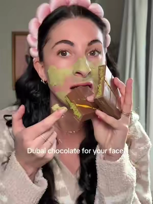 This @Dr.Melaxin face mask is the viral Dubai chocolate version of skincare and I am here for it ✨ #dubaipeptideclaymask #dubaichocolatemask #drmelaxin #skincare #porecare 