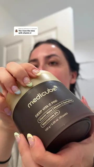 Replying to @catherine ❀ giving your skin a gulp of vitamin C 2/3x a week can seriously help out discoloration SO MUCH 🤌🏼🍊 @medicube global #medicube #medicubetiktokshop #medicubereview #medicubetonerpad #vitamincpads #koreanskincare #koreanskincareproducts #affordableskincare #tiktokshopcreatorpicks 