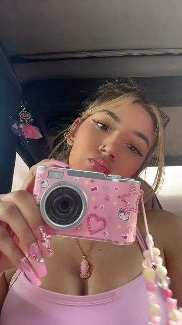 takin pics like 😩📸📸📸  #fyp #camera #pink #hellokitty #sanrio #digitalcamera