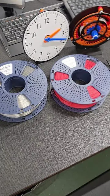 So far so good with trying out PETG for some 3D prints! I'm amazed at how well it does with not-stringing compared to PETG I've used in the past. Have any other recommendations? Let me know! #techmakesart #sunlu #petg #filament #3dprinting 