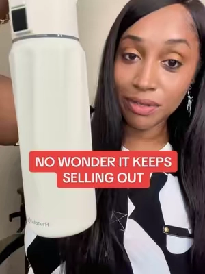 I see why this water bottle is viral. It’s so awesome! It helps you track your water intake and sends you notifications to remind you to drink your water. #waterbottle #creatorsearchinsights #tiktokshopaffiliate 