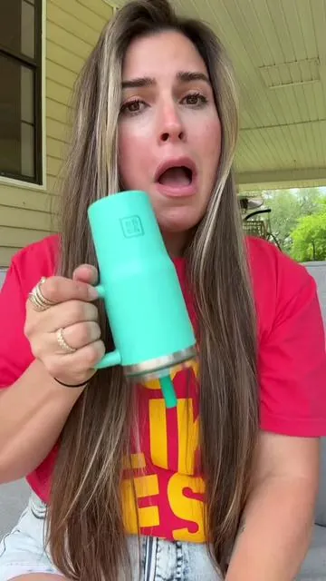 Yaya leakproof kids tumblers with the handle >>> #yayakidstumbler #kidstumbler #tumblerforkids #toddlermom #parentsoftiktok #myfirsttraveltumbler #spillproofkidscup  #spotlightfinds #tiktokshoprestock #tiktokshopmothersday 