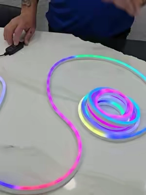 LED strip de alta calidad con varios juegos de luces incluyendo con sonido como música #Led #strip #decoracion  #lucesled #juegodeluces 