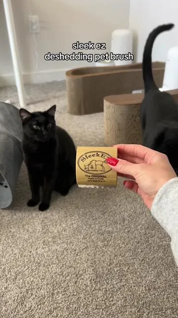 If I wasn’t severely allergic to horses, I would 100% go find a horse I can brush using this haha it’s so satisfying to use!  You don’t have to add any pressure while using this brush, gentle strokes will do the job. #catmom #catdad #catessentials #catbrush #sleekez 