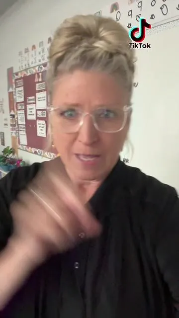 Love me some Tik Tok Shop🍎 #teacher #teachersoftiktok #classroomsetup #classroom #newteacher #shop #tiktokshop #teacherlife 