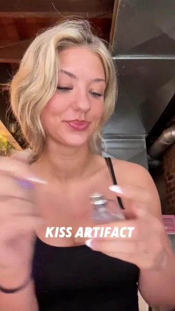 I spray this twice every time I go in somewhere, it’s so minty fresh!! ##kiss##mintyfresh##obsessed