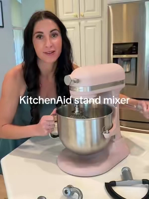 This KitchenAid stand mixer is what dreams are made of 🍪 #kitchenaid #kitchenaidstandmixer #standmixer #kitchenappliances #backinghack #morhersdaygiftideas #giftsforher #kitchenmusthaves #spotlightfinds #tiktokshopmemorialday #tiktokshopcreatorpicks 