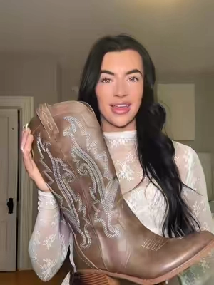 These boots walked all over Nashville and never missed. Compliments included #CowgirlBoots #WesternStyle #NashvilleFit #MostComplimented #OOTD #BootsMadeTheLook #StyleStaples #ComfortAndStyle #NashvilleVibes #CountryGlam #countryoutfitinspo 