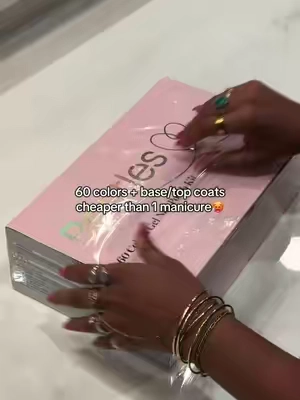I’m sorryyyyy but the case too?! So good! Who wants to see the colors on? #athomenails #gelnails #beetlesgelpolish #nailkit #athomenailkits 