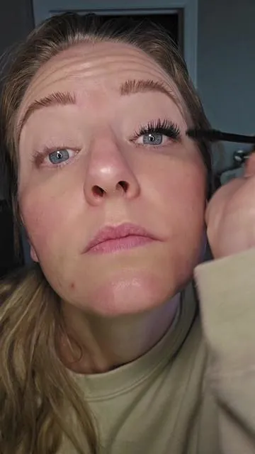 Gahhh I just love this mascara so much!  #maybelline #maybellinemascara #colossalbubblemascara #thebestmascara #nonclumpingmascara 