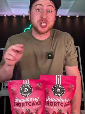 These strawberry shortcake ones are too good 🤤😋 #popdaddy #popdaddysnacks #pretzels #snacks #strawberryshortcake #strawberryshortcakepretzels #Foodie #tiktokshopsummerturnup #tiktokshopfathersday 