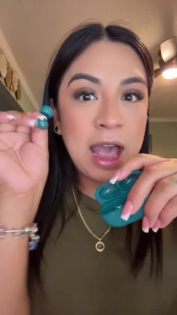 These over the ear earbuds are new to me! They are by @JLab and the sound quality is amazing 🙌🏻🤩 #jlab #jlabheadphones #earbuds #noisecancelling #dealsforyoudays #Tiktokshopsummerturnup 