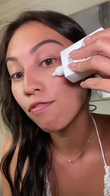 From a girl who hates wearing face makeup, I will be wearing this all summer 