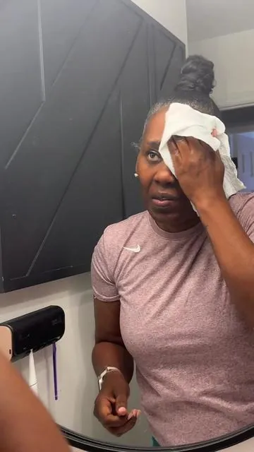 You really trusting hotel towels with your face? These compressed towel tablets are a game changer. Perfect for travel, Airbnb guests, hiking, or just everyday peace of mind. Just add water and you’ve got a clean, skin-friendly towel you can actually trust. Skin-safe. Lint-free. Compact. Durable. No more using what the last guest used. #TravelEssentials #SkincareOnTheGo #CompressedTowels