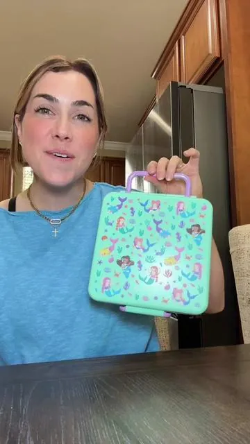 I got my daughter a mermaid lunchbox/bento box by @Fimibuke! It’s so cute and well made! #lunchbox #bentobox #mermaidlunchbox #mermaids ##bentoboxforkids #lunchboxforkids #schoolessentials #tiktokmademebuyit #TikTokShop #tiktokshopping  #tiktokfinds #Dealsforyoudays #tiktokshopcreatorpicks #funinthesun  #TikTokShopSummerTurnUp 