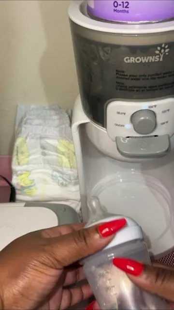Mama’s do you hear me? I’ve been using this since my baby came home from the hospital! She’s 7 months now and we still use it. We not getting out the bed to make a bottle and we sure not using a bottle warmer when the dispenser have warm/hot water!! #newmomtips #newmom #babytiktok #babybrezza 