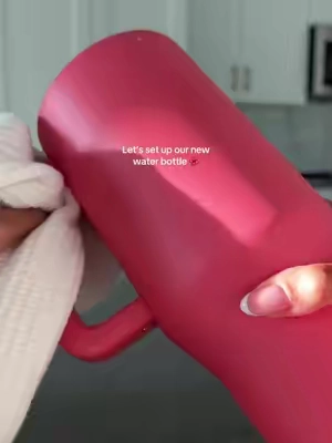 Cute and leakproof 🐙 #hydrojug #waterbottle #leakproof #40oztumbler #40oztumblerwithhandle 