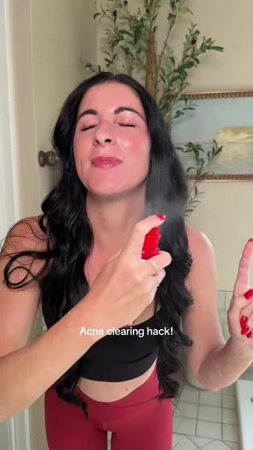 Breakouts? Redness? Bacteria? Gone. One spray and its handled ♥️@medicube global  #medicube #medicubepartner #medicubeskincare #acneskincare #skincareroutine #hypochlorousacidspray #acnespray #skincare #tiktokshopcreatorpicks #dealsforyoudays #spotlightfinds 