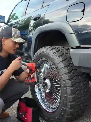 The spinners had to come off 😭 but this impact made it easy!#powersmart #powersmarttools #powersmart2025 #impact #wrench #toyota #4runner #toolsofthetrade #overland #4x4 