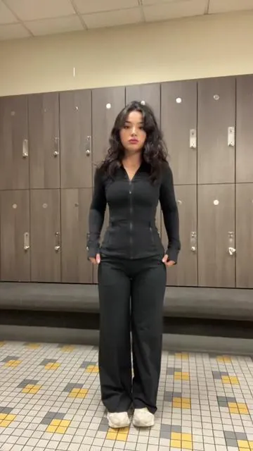 Size small, im 5’2 so i got 29inseam