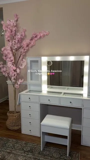 Me encanta que es súper grande literal le cabe un montón de cosas perfecto para mantener todo muy organizado 😮‍💨🎀#vanity #vanitymirror #vanitymakeup #vanitystorage #vanityorganization #tiktokshop #Makeup #vanity #roomdecor #vanitymirror #CleanTok #roomtour #tiktokshopfinds #musthaves