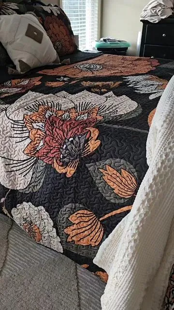 This quilt set turned my room into a cozy little boho escape 🌸  #bohobedroom #quiltset #bohodecor #cottagecoreaesthetic #bedroommakeover #bohohome #floralbedding #homedecorfinds #bedroomdecorideas #tiktokshopfinds #spotlightfinds #toptierjune #ttsthunderbolt #tiktokshopcreatorpicks #tiktokshopsummerturnup